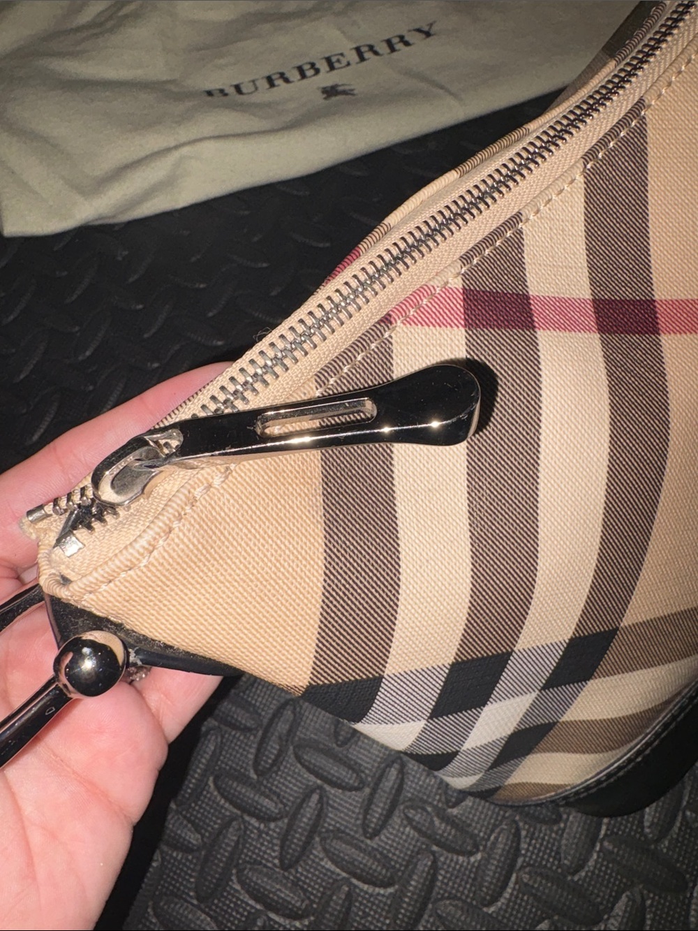 Vintage Burberry Nova Check Shoulder Bag with Black Trim - Authentic - Picture 4 of 8